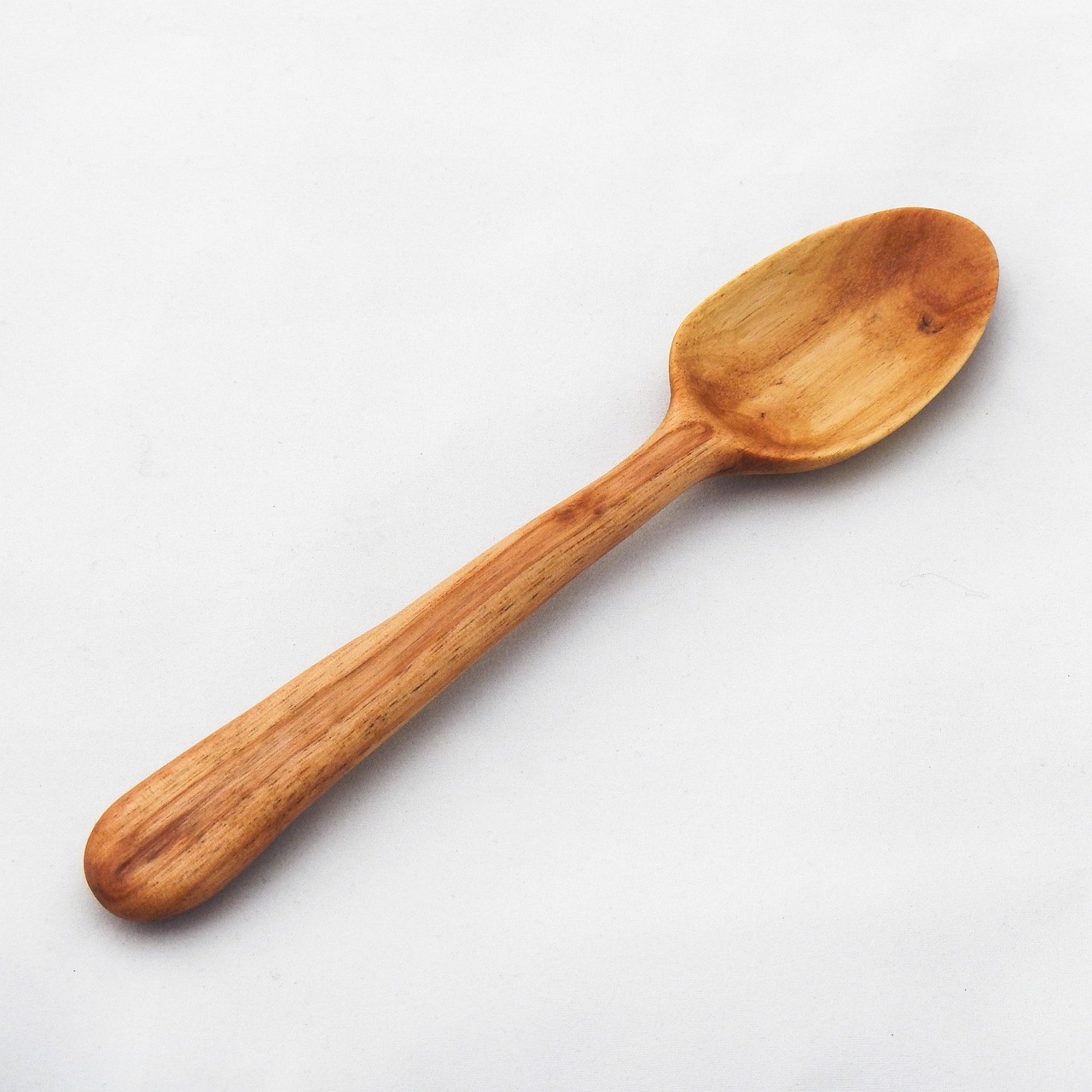 Spoon Carving by the Campfire: A Beginner's Path from Log to Ladle